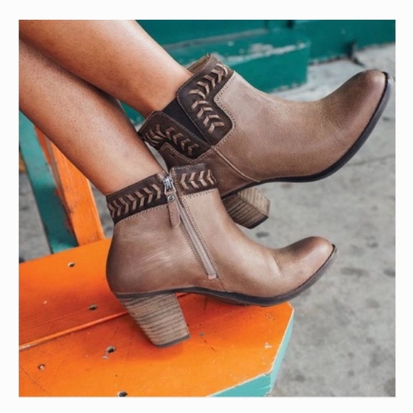 OluKai Shoes Olukai Kamahoi Women Ankle Boots Brown Leather Poshmark